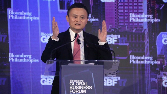 Tỷ phú Jack Ma: 'Đến lúc ngừng tìm kiếm sự tăng trưởng việc làm từ sản xuất'