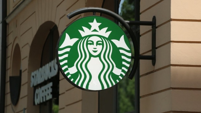 Starbucks bắt tay Alibaba giữa cuộc chiến thương mại Mỹ - Trung tăng nhiệt