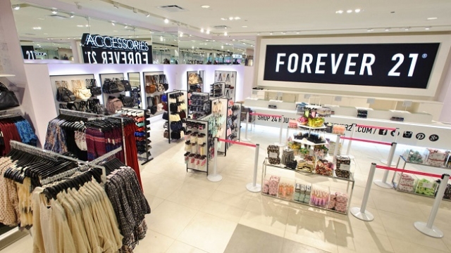 Bí mật phía sau đơn phá sản của hãng thời trang Forever 21