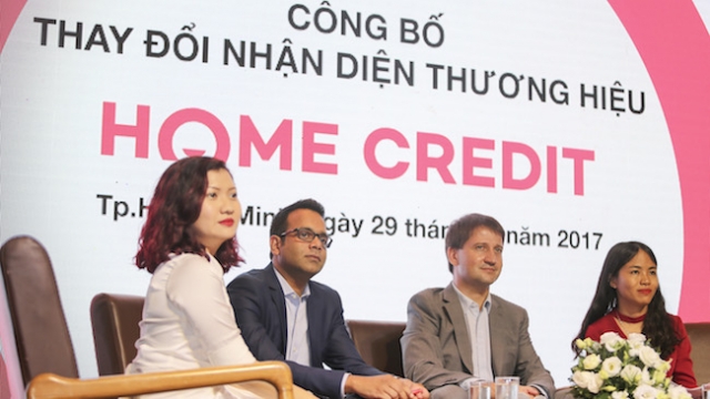 Home Credit đổi logo chiếc tủ lạnh sang khuôn mặt cười