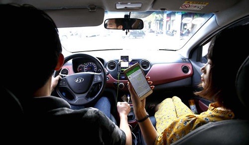 TP.HCM yêu cầu Uber, Grab tạm ngừng kết nối xe mới