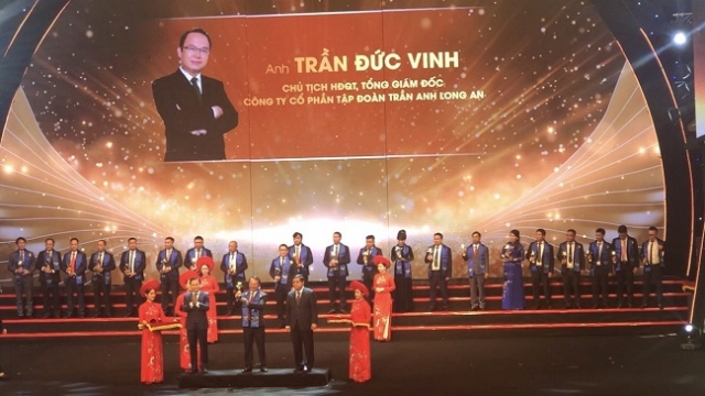 Chủ tịch Trần Anh Group nhận giải thưởng Sao Đỏ