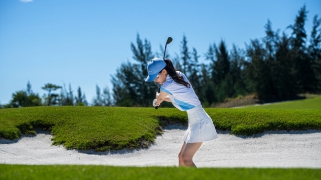 Đẳng cấp quý cô sành điệu trên sân Vinpearl Golf