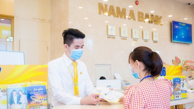 Nam A Bank tặng 2 phòng cách ly áp lực âm và 40 giường y tế chống dịch Covid-19