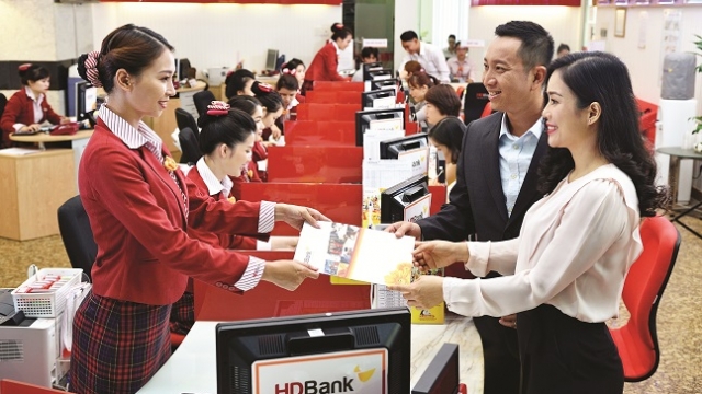 Hỗ trợ khách hàng vượt Covid-19, HDBank giảm sâu lãi suất cho vay