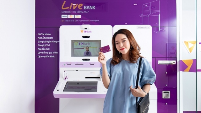 TPBank hoàn tất chuyển đổi thẻ ATM công nghệ chip contactless cho khách hàng