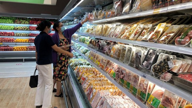 Siêu thị tại TP.HCM tăng lượng hàng lên 3 – 5 lần để phục vụ người dân