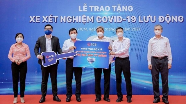 SCB tặng 20 xe lấy mẫu xét nghiệm Covid-19 lưu động cho Bộ Y tế