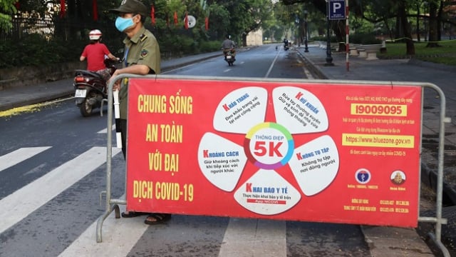 Hà Nội siết chặt việc cấp và sử dụng giấy đi đường