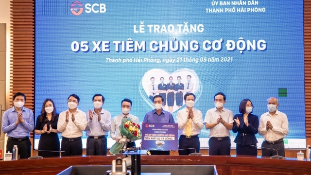 SCB tặng Hải Phòng 5 xe tiêm chủng cơ động