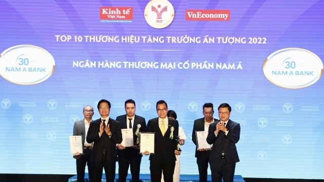 Nam A Bank nhận giải Top 10 thương hiệu tăng trưởng ấn tượng 2022