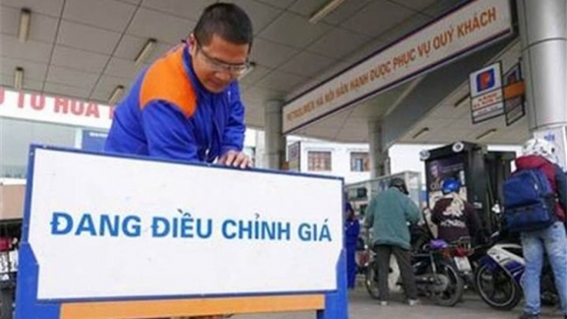 Giá xăng dầu tạm ‘hạ nhiệt’ sau 3 tháng tăng liên tục