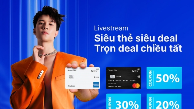 Anh Tú Atus livestream kể chuyện du lịch và tặng quà cho khán giả