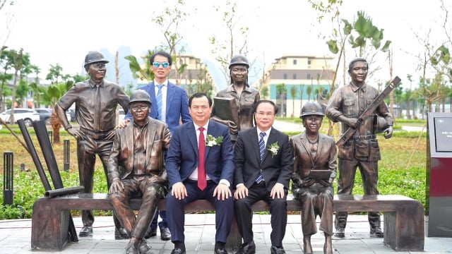 Biểu tượng vinh danh Người xây dựng