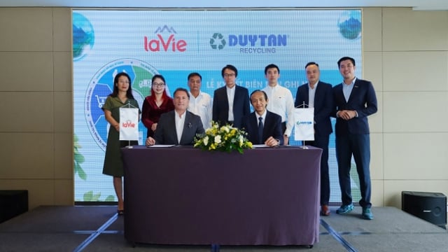 Nhựa tái chế Duy Tân và La Vie bắt tay thúc đẩy kinh tế tuần hoàn