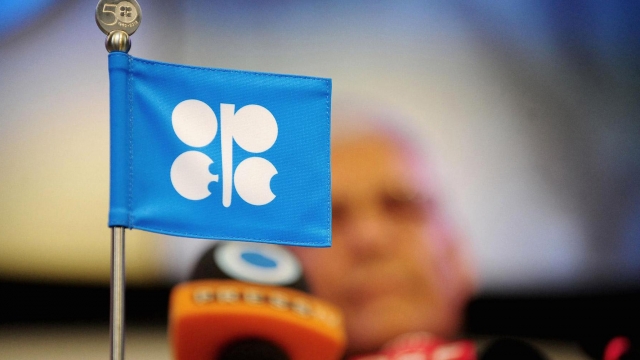 Cách nào để OPEC đẩy được giá dầu tăng?