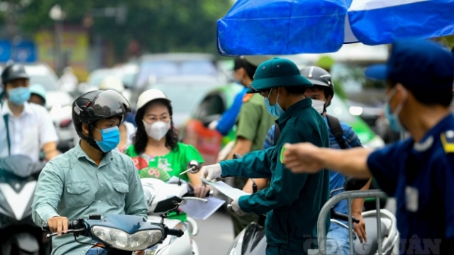 Hà Nội điều chỉnh quy định kiểm tra giấy đi đường