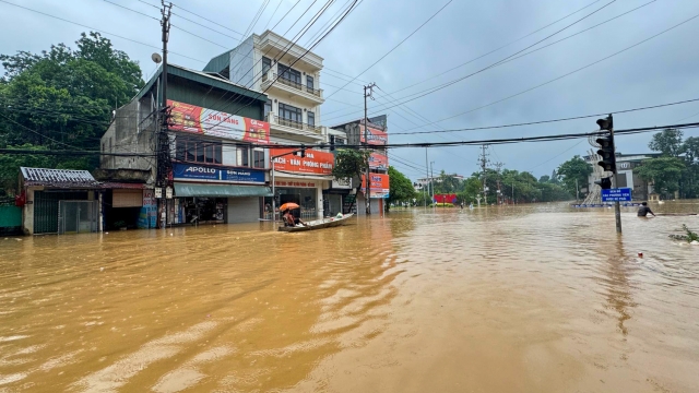 Lũ lụt hoành hành miền Bắc