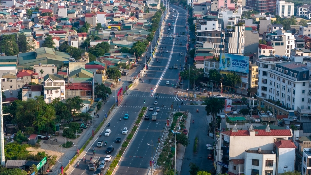 Ngắm đường đê Âu Cơ - Nghi Tàm thông xe sau khi mở rộng