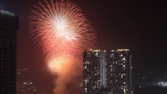 Lung linh pháo hoa chào năm mới 2025