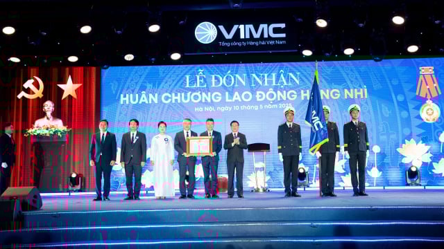 VIMC nhận Huân chương Lao động hạng Nhì