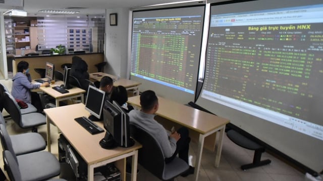 Cân nhắc kỹ đề xuất áp thuế 20% trên lãi bán chứng khoán