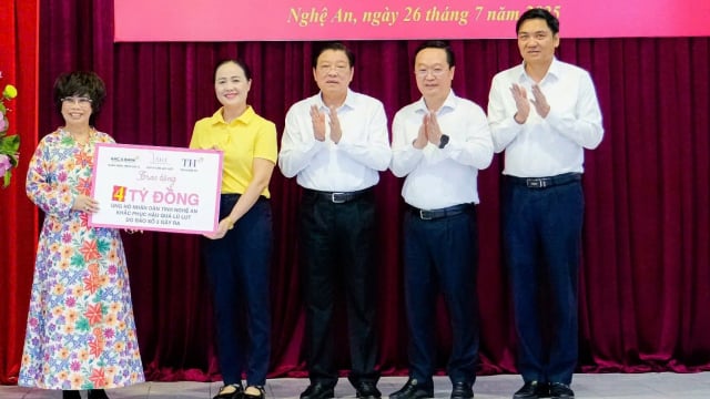 Ngân hàng TMCP Bắc Á - Tập đoàn TH thông qua Quỹ Vì Tầm Vóc Việt trao tặng 4 tỷ đồng hỗ trợ tỉnh Nghệ An khắc phục hậu quả do hoàn lưu bão số 3