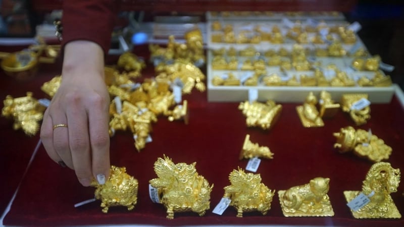 Giá vàng đảo chiều giảm mạnh theo động thái 'quay đầu' của Nhà Trắng