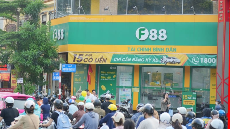 Chuỗi bán lẻ bỏ túi nghìn tỷ đồng khi làm đại lý ngân hàng