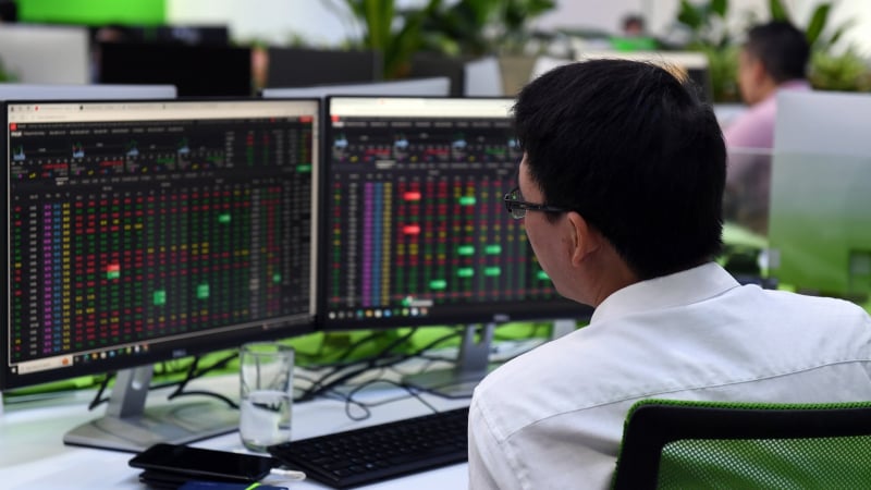 Thị trường chứng khoán Việt quay về cuộc đua lợi nhuận