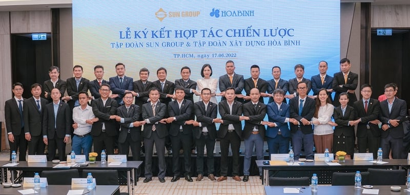 Hoa Binh Construction Group và Sun Group ký kết hợp tác chiến lược