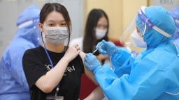 Bộ Y tế khuyến cáo người dân đeo khẩu trang nơi công cộng để phòng COVID-19