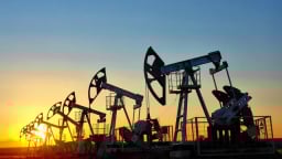 Giá dầu tăng vọt trước giờ 'G' quyết định sản lượng từ OPEC+