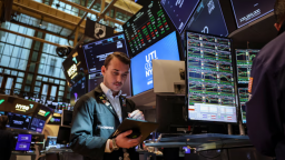 S&P 500 và Nasdaq ghi nhận mức tăng phần trăm hàng tháng lớn nhất trong gần 2 năm