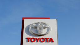 Cổ phiếu Toyota Industries lao dốc sau khi đề nghị mua lại từ công ty mẹ gây thất vọng
