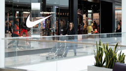 Nike ước tính thuế nhập khẩu sẽ khiến hãng tốn thêm 1 tỷ USD trước khi kịp tăng giá và điều chỉnh chuỗi cung ứng