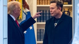 Tỷ phú Elon Musk đối mặt nguy cơ bị trục xuất khỏi Mỹ