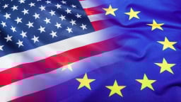 EU tạm dừng các biện pháp trả đũa thuế quan của Mỹ 