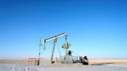 Giá dầu Brent, WTI xuống mức thấp nhất kể từ đầu tháng 6