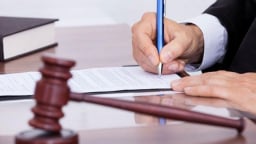Simco Sông Đà (SDA) và Dịch vụ Kỹ thuật Viễn thông (TST) bị phạt nặng do vi phạm quy định công bố thông tin