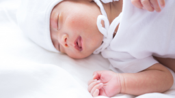 Bộ Y tế: Đề xuất hỗ trợ tiền mặt, hiện vật với gia đình sinh hai con gái