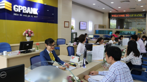 Chính phủ yêu cầu trình phương án chuyển giao bắt buộc 2 ngân hàng trước 20/12