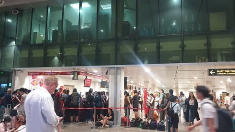 Cục Hàng không Việt Nam lập đoàn kiểm tra khẩn trước tình cảnh hàng loạt khách hàng bị 'delay' tại sân bay Tân Sơn Nhất
