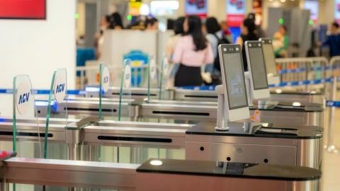 Hành khách có thể làm thủ tục bay bằng sinh trắc học tại sân bay Nội Bài
