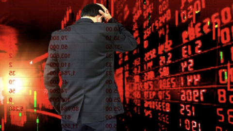 VN-Index rơi tự do trong biển lửa, chuyên gia khuyến nghị nhà đầu tư tìm cơ hội 4 nhóm cổ phiếu 