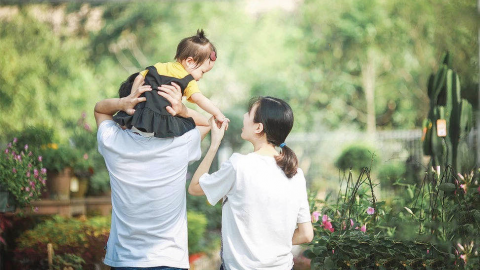 Từ hôm nay, các cặp vợ chồng được tự quyết số lượng con, thời gian sinh con