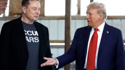 Ông Trump và Elon Musk vừa tranh cãi đã thổi bay 152 tỷ USD vốn hóa Tesla