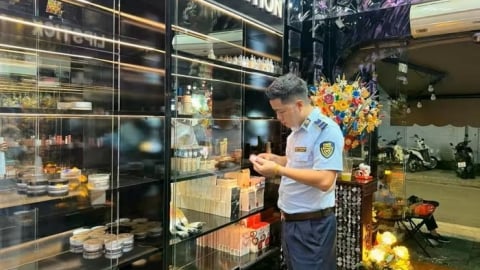 Hà Nội: Tạm giữ gần 400 sản phẩm mỹ phẩm nhập lậu tại Công ty Tinna Lê Make Up