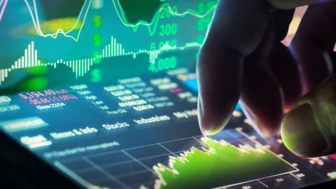 VN-Index tăng 10 điểm vượt đỉnh 3 năm, chuyên gia khuyến nghị gì cho phiên ngày 18/6?