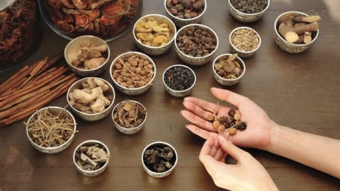 Xử nghiêm cơ sở sản xuất, buôn bán thuốc cổ truyền quảng cáo sai sự thật